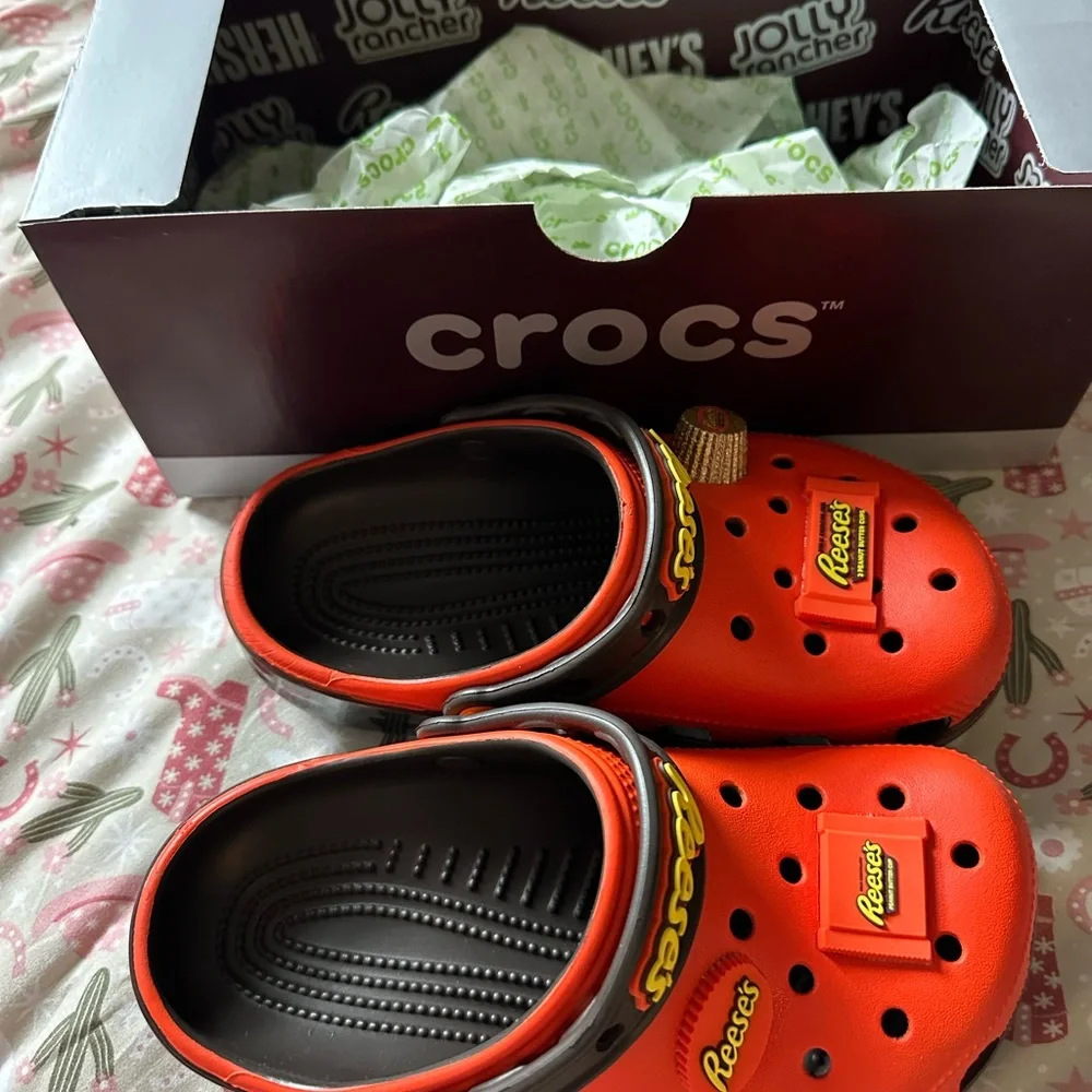 Crocs reeses classic clogs kids‎ size j2 new